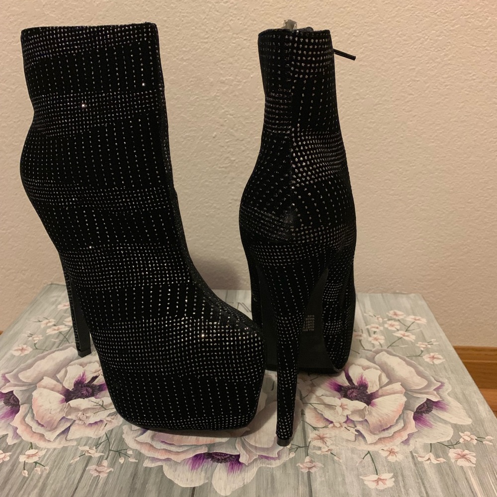 Pretty black and silver platform booties